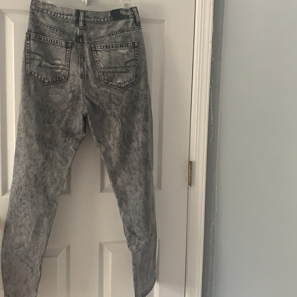 Grey acid wash ripped mom jeans - Picture 4 of 4